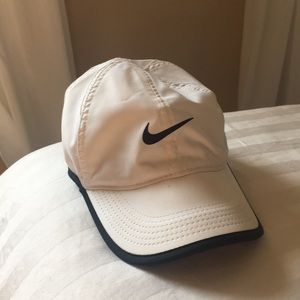 Nike dry fit women’s running hat